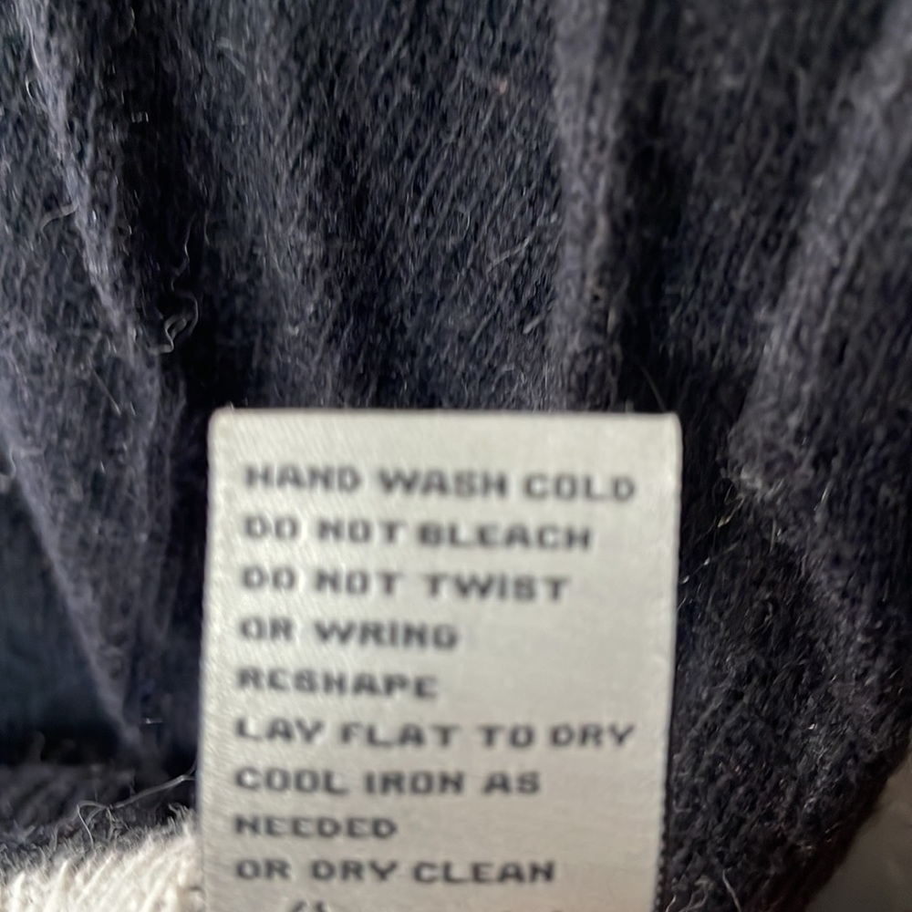 Remain Sweater - Picture 5 of 5